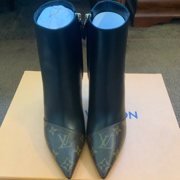 Louis Vuitton women’s leather heels - Picture 1 of 5